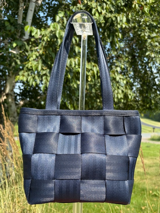 Harvey'S Seatbelt Bag Handbags - Vintage Harvey’s “The Original Detroit” Seatbelt Bag Small Tote Navy